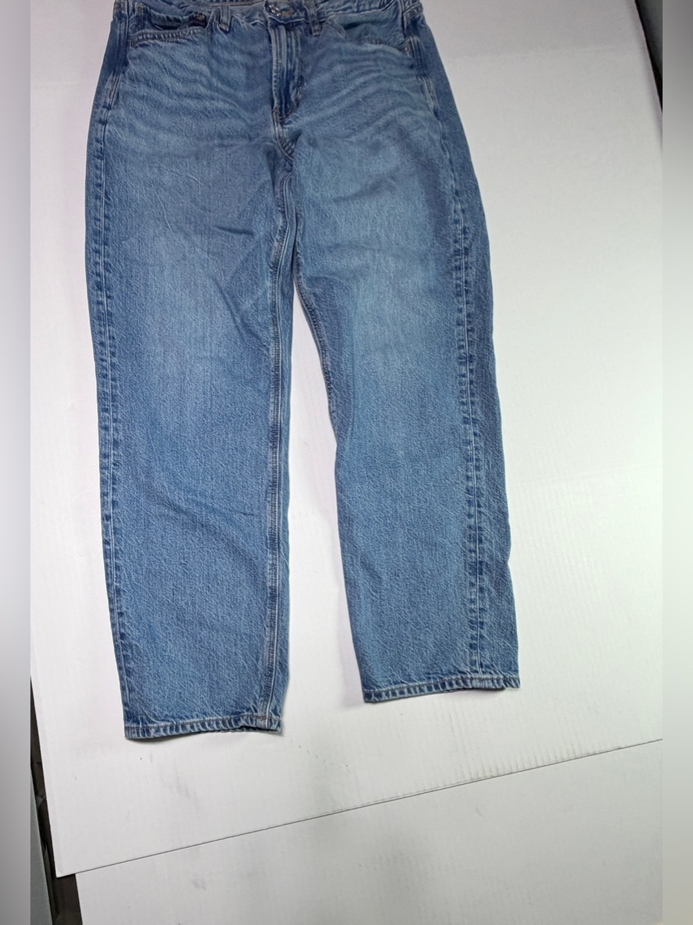 American Eagle Baggy Straight Leg Jeans Light Wash Denim Short Size 6